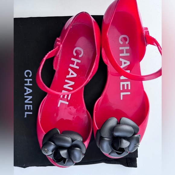 Gorgeous authentic Chanel Camellia jelly sandals size 36. Good condition! - Picture 7 of 7